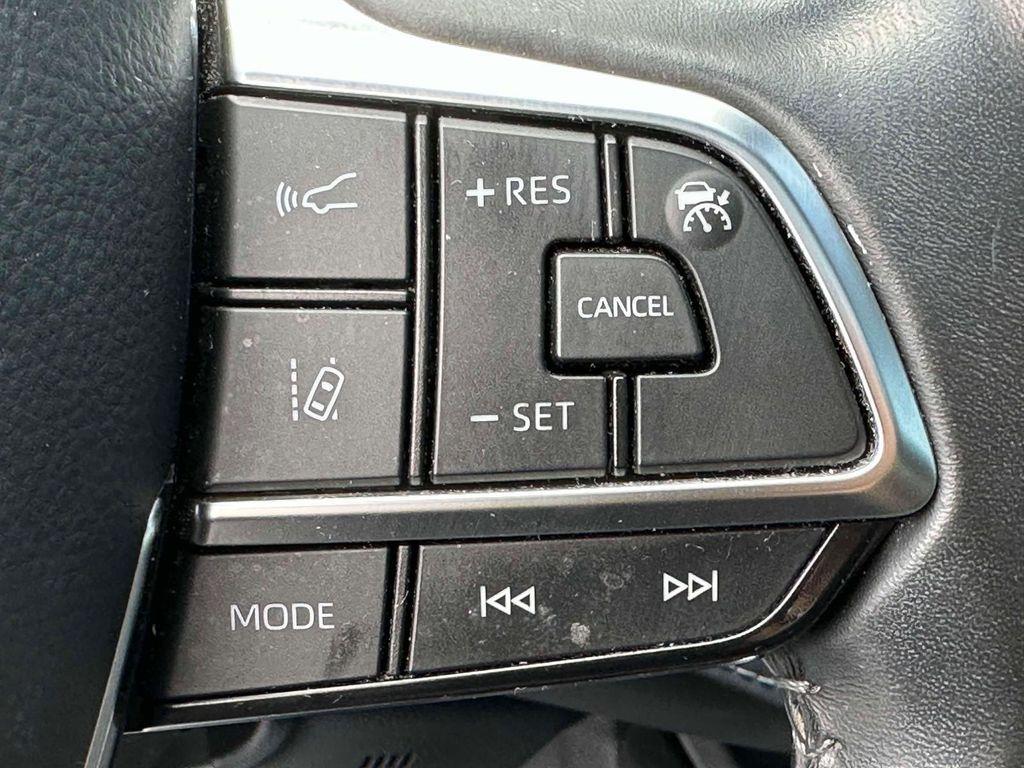 used 2022 Toyota Highlander car, priced at $34,499