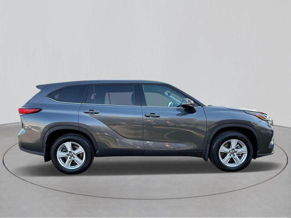 used 2022 Toyota Highlander car, priced at $35,517