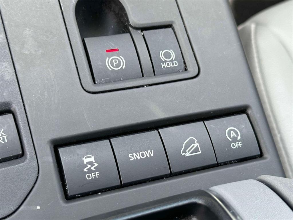 used 2022 Toyota Highlander car, priced at $37,776
