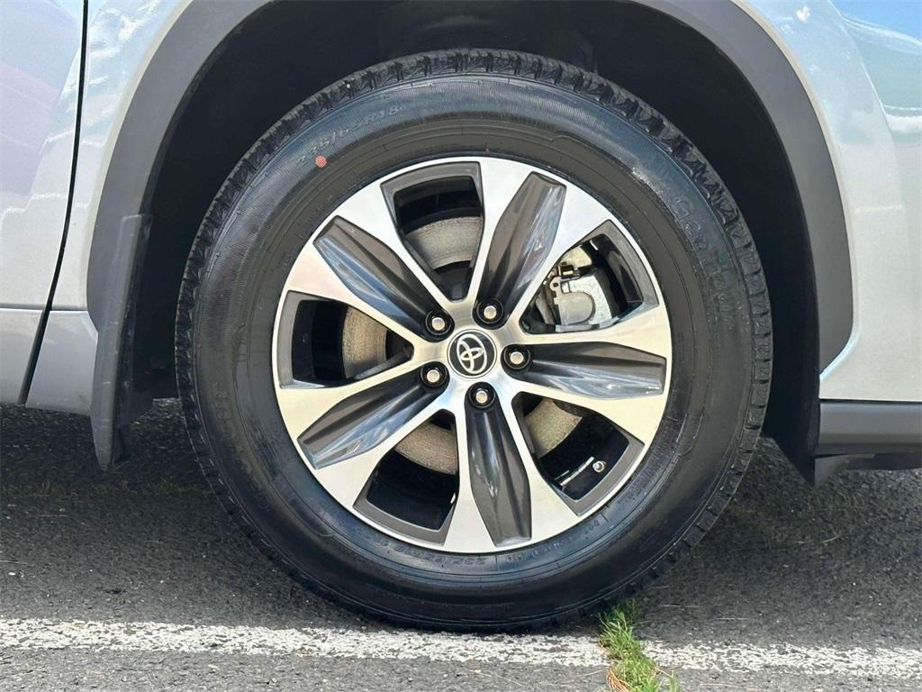 used 2022 Toyota Highlander car, priced at $37,776