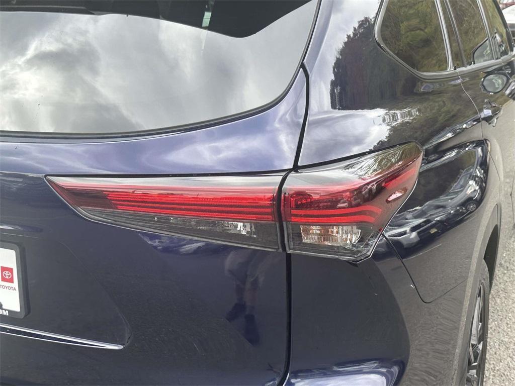 used 2024 Toyota Highlander car, priced at $42,239