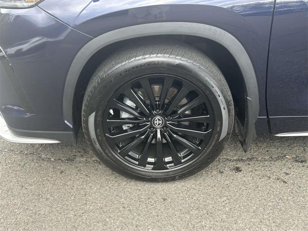 used 2024 Toyota Highlander car, priced at $42,239