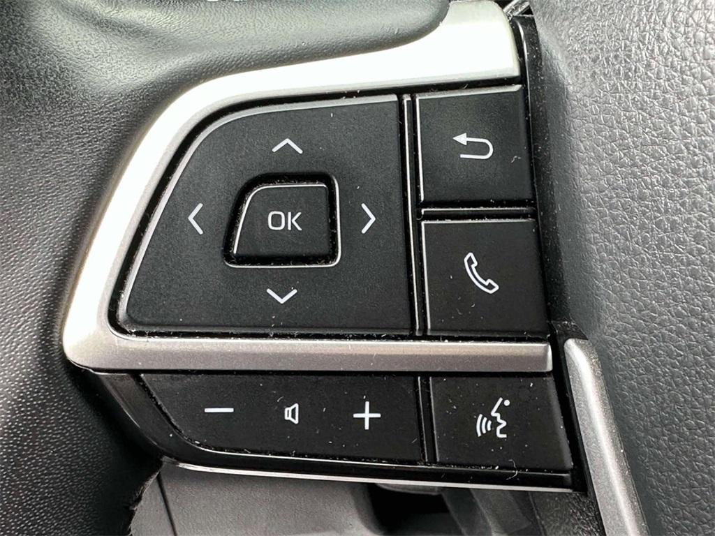 used 2022 Toyota Highlander car, priced at $32,199