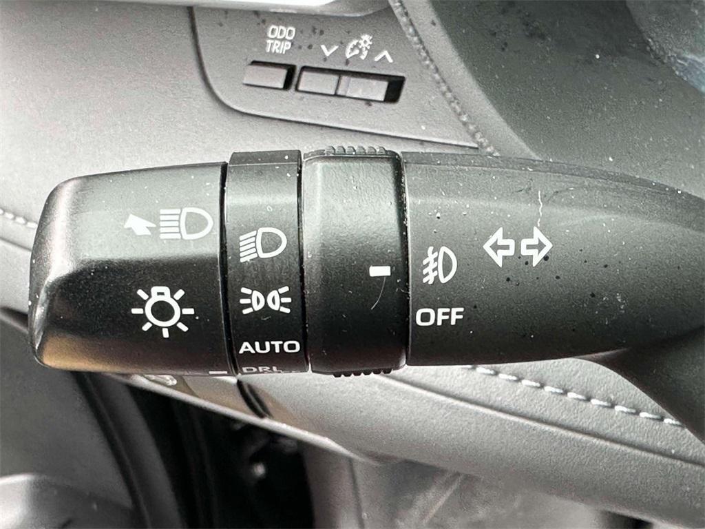 used 2022 Toyota Highlander car, priced at $32,199