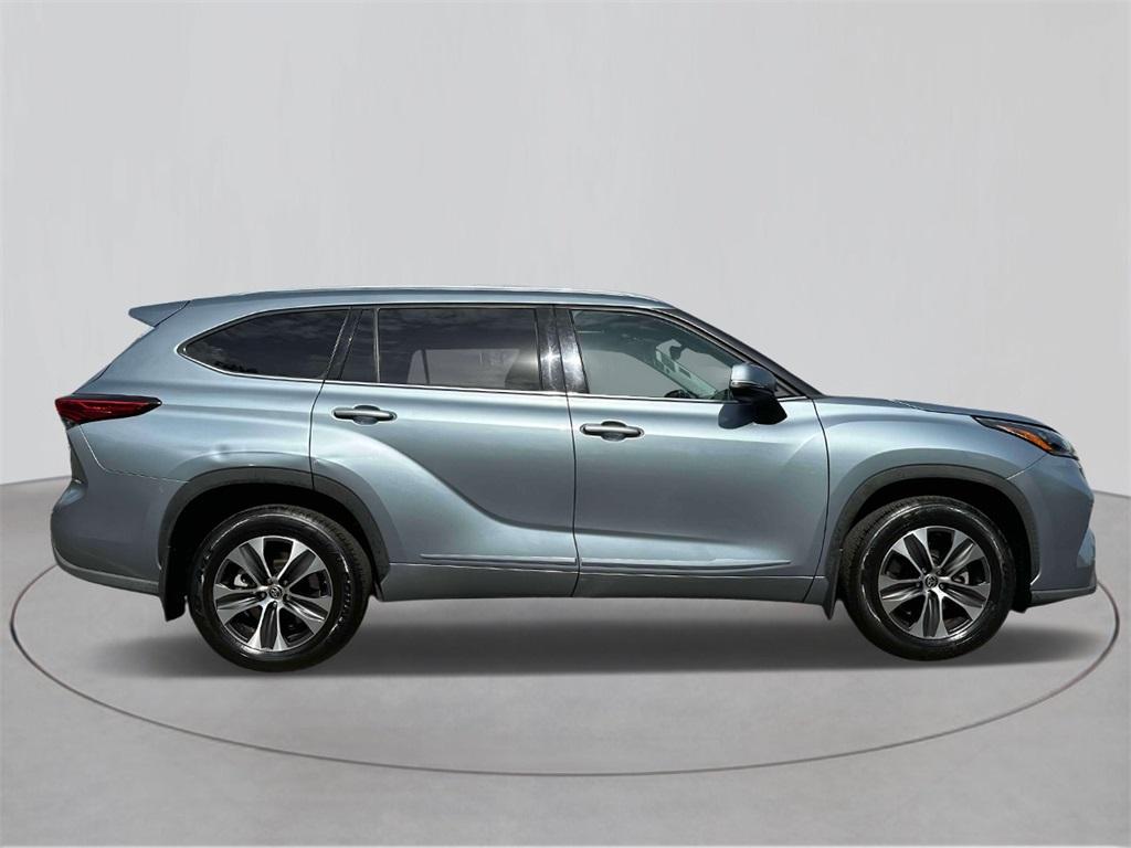 used 2020 Toyota Highlander car, priced at $31,999