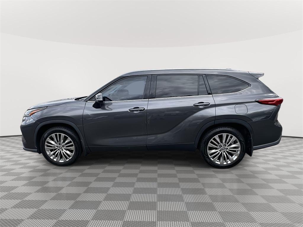 used 2022 Toyota Highlander car, priced at $32,680