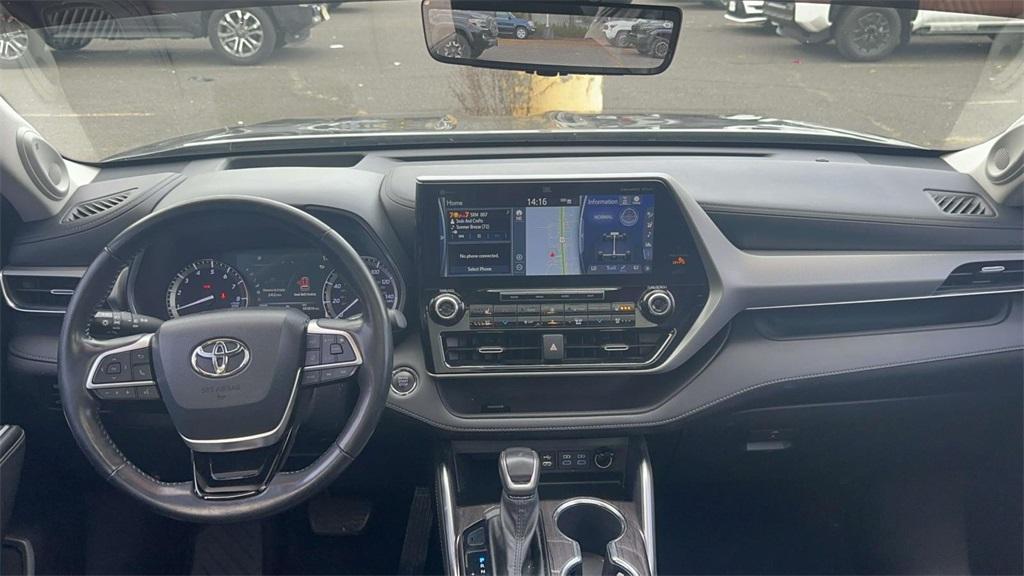 used 2022 Toyota Highlander car, priced at $32,680