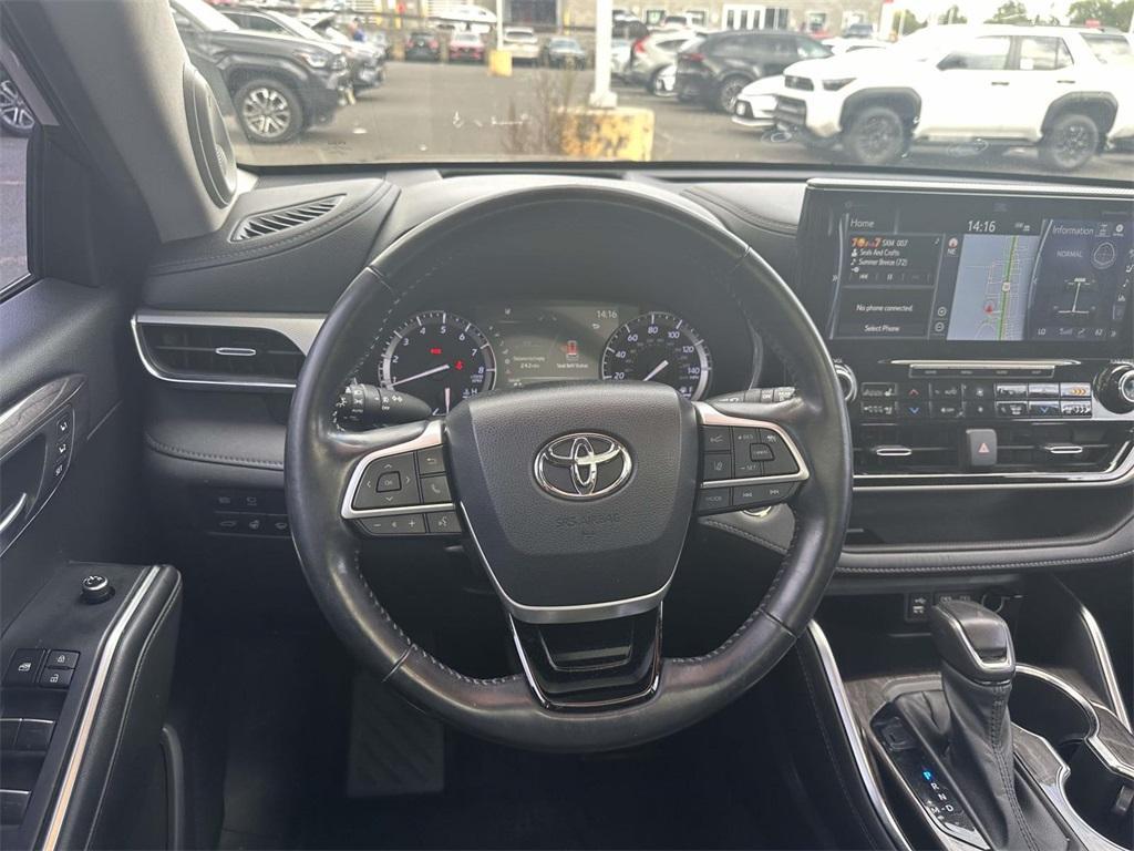 used 2022 Toyota Highlander car, priced at $32,680