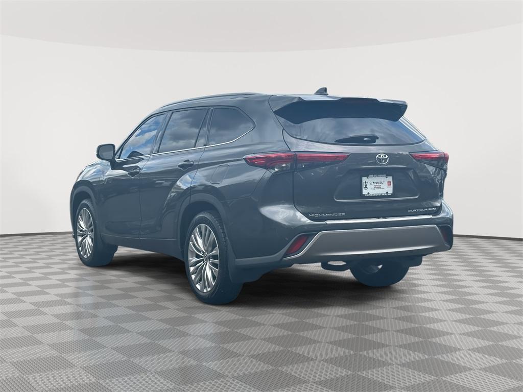 used 2022 Toyota Highlander car, priced at $32,680