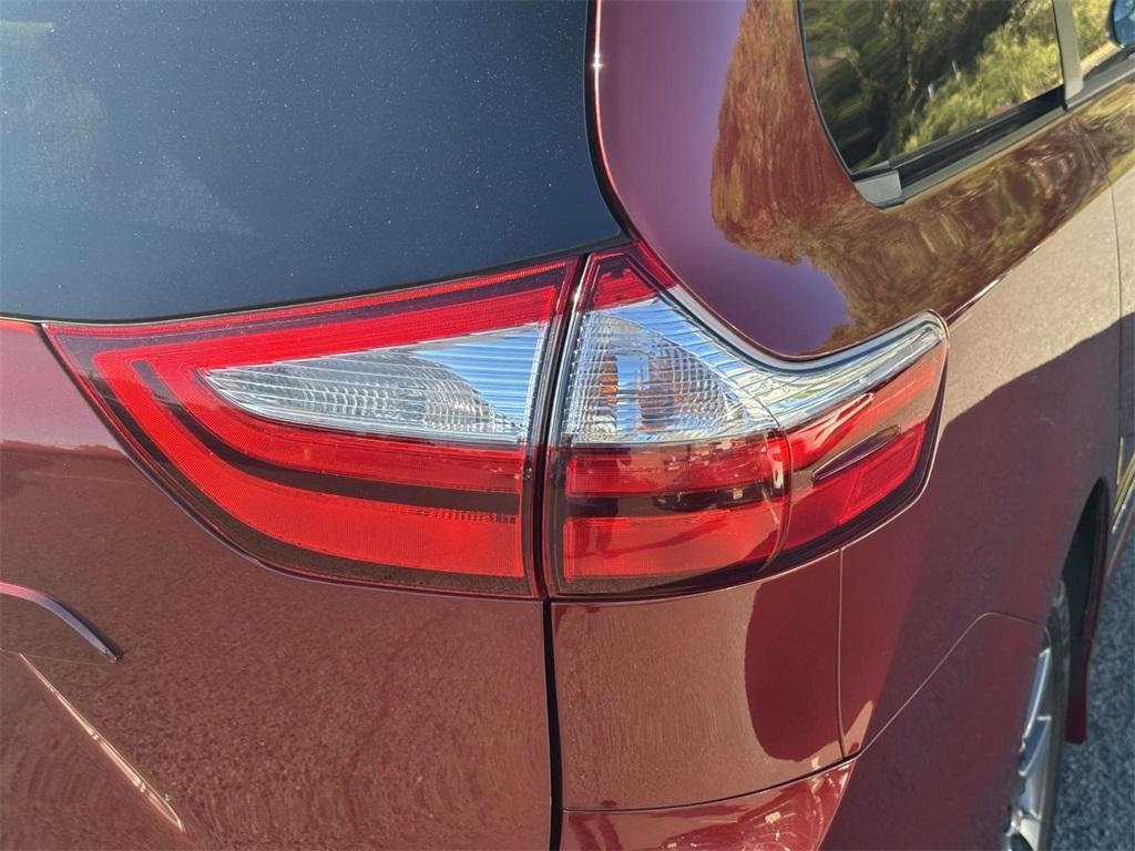 used 2018 Toyota Sienna car, priced at $21,290