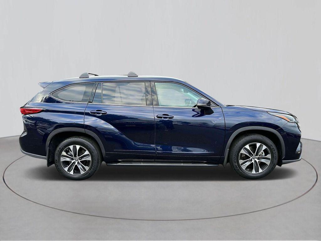 used 2022 Toyota Highlander car, priced at $34,131