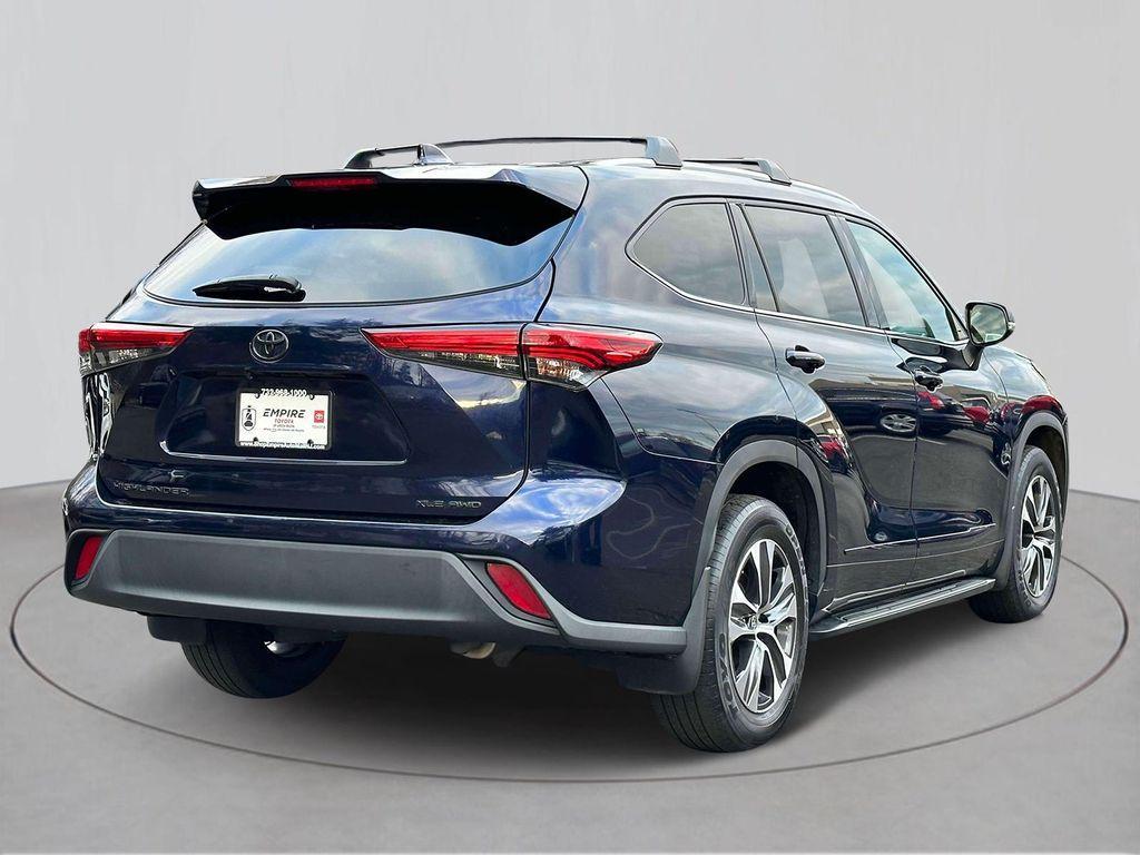 used 2022 Toyota Highlander car, priced at $34,131