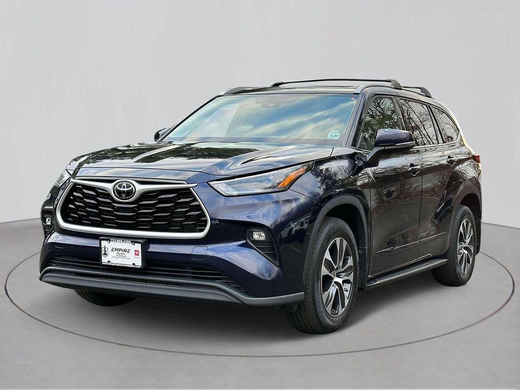 used 2022 Toyota Highlander car, priced at $34,131