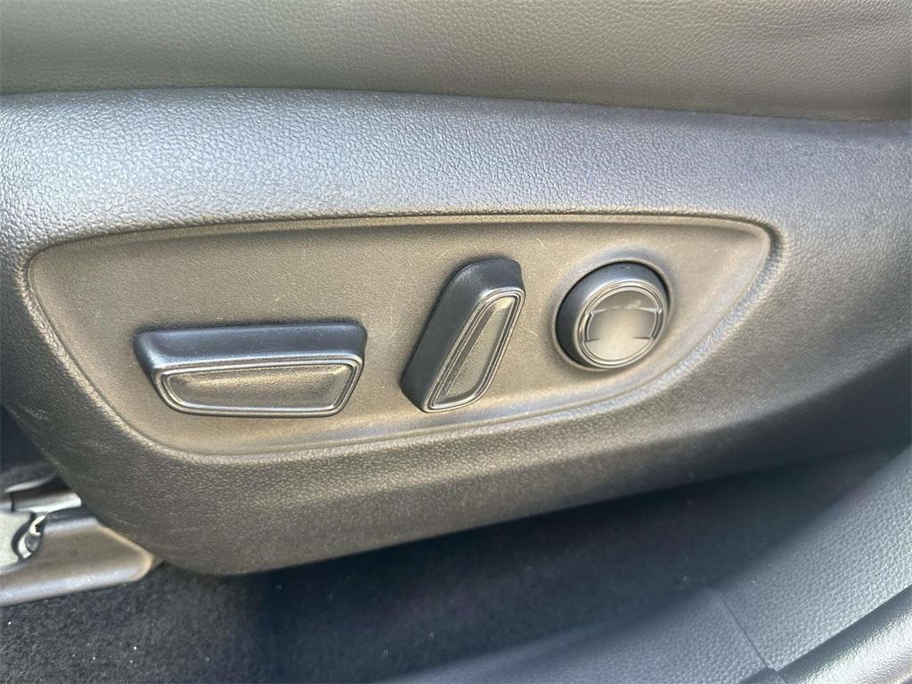 used 2022 Toyota Highlander car, priced at $37,110