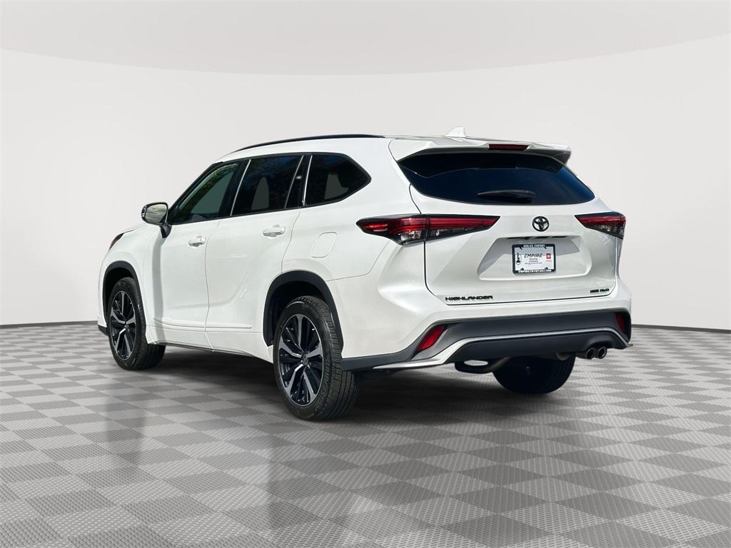 used 2022 Toyota Highlander car, priced at $37,110