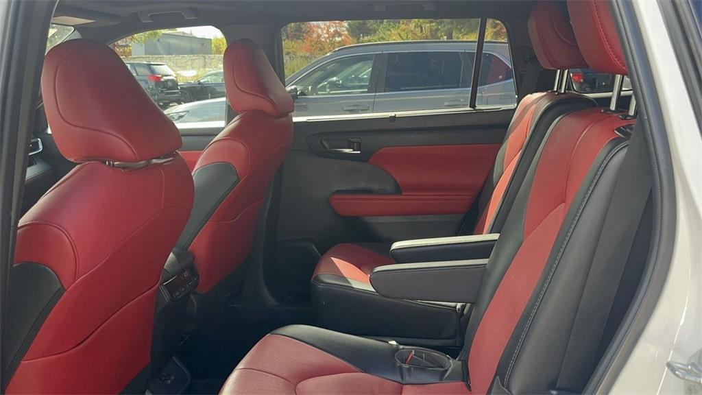 used 2022 Toyota Highlander car, priced at $37,110