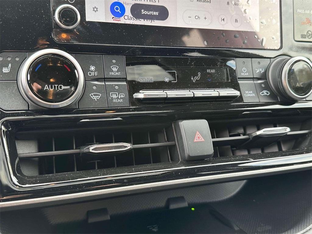 used 2024 Toyota Highlander car, priced at $35,975