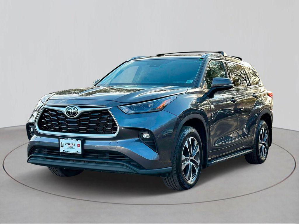 used 2022 Toyota Highlander car, priced at $36,267