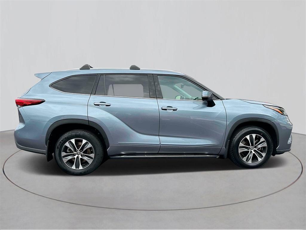 used 2022 Toyota Highlander car, priced at $35,380