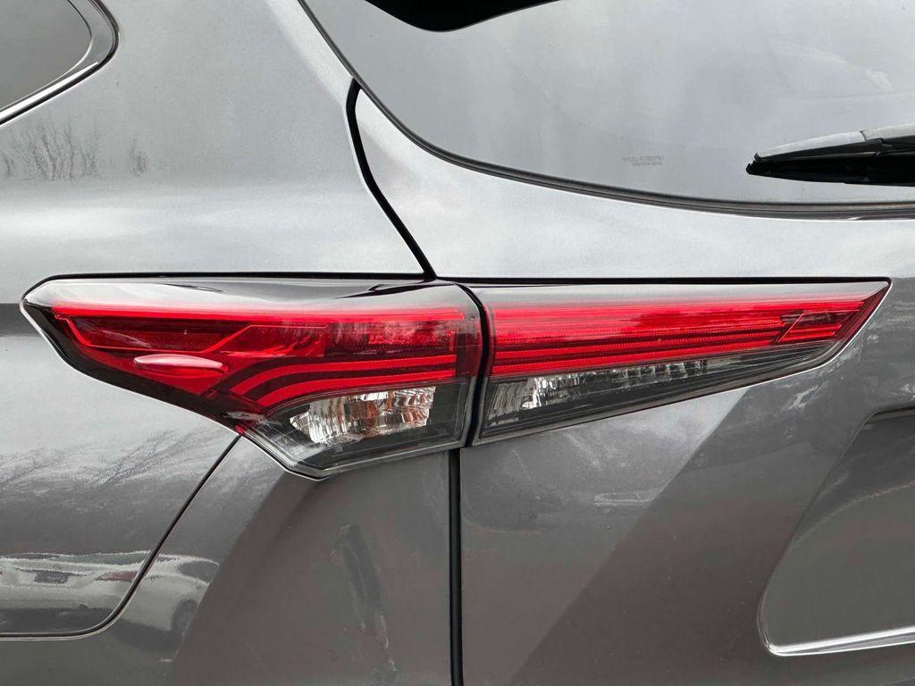 used 2022 Toyota Highlander car, priced at $36,924