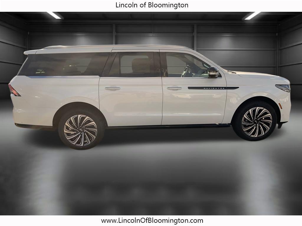 new 2025 Lincoln Navigator car, priced at $122,585