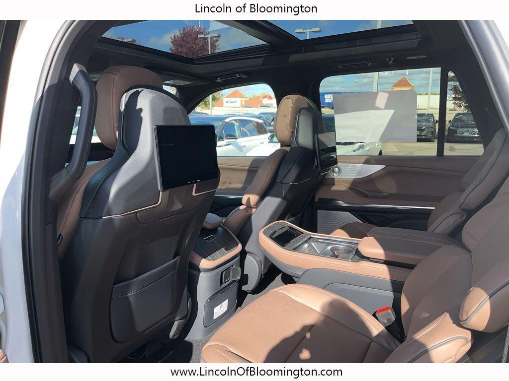 new 2025 Lincoln Navigator car, priced at $122,585