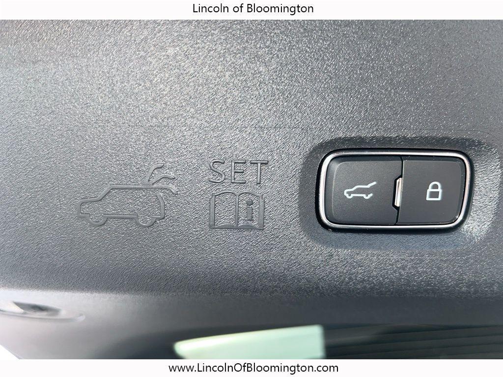 new 2025 Lincoln Navigator car, priced at $122,585