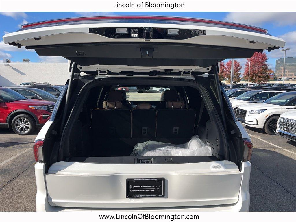 new 2025 Lincoln Navigator car, priced at $122,585