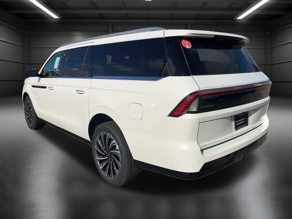 new 2025 Lincoln Navigator car, priced at $122,585