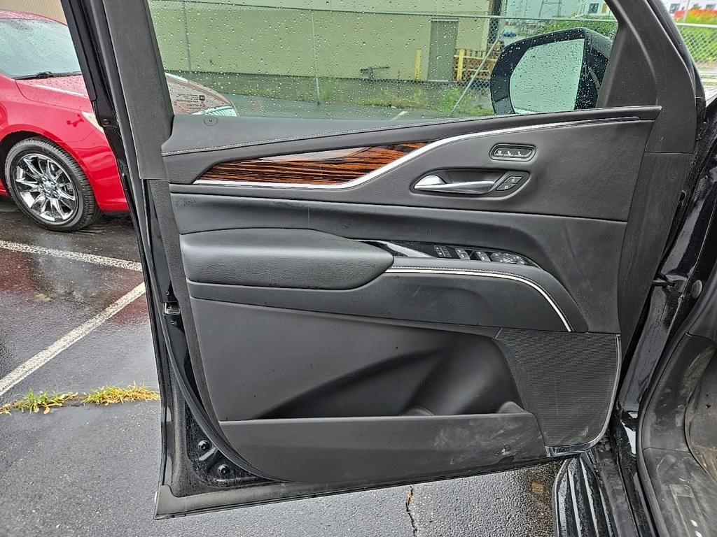 used 2023 Cadillac Escalade ESV car, priced at $71,991