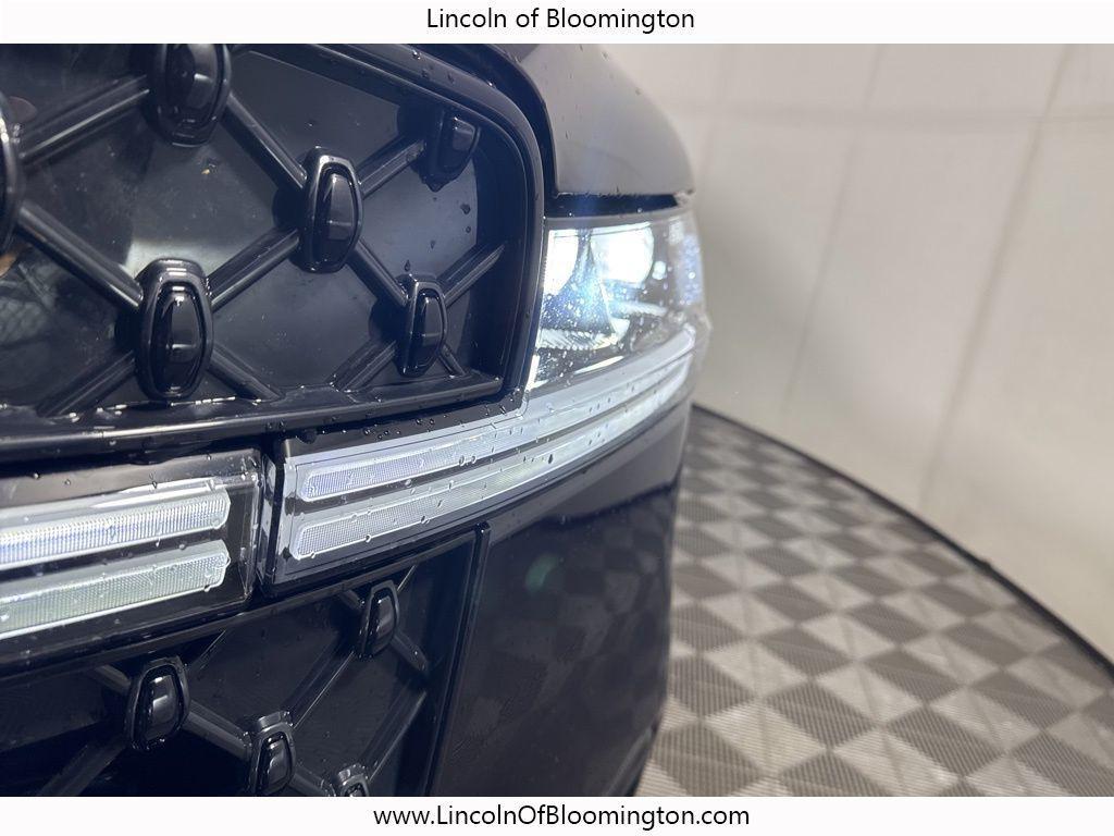 new 2025 Lincoln Navigator car, priced at $103,443