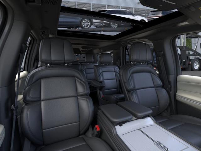 new 2025 Lincoln Navigator car, priced at $110,255