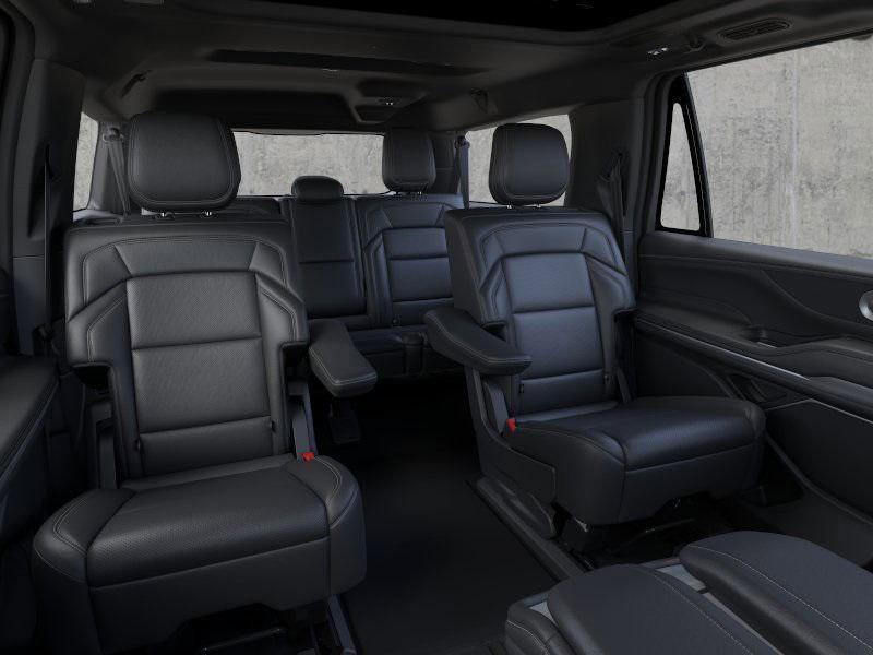 new 2025 Lincoln Navigator car, priced at $110,255