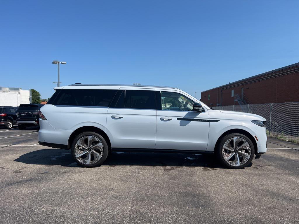 used 2025 Lincoln Navigator car, priced at $120,000