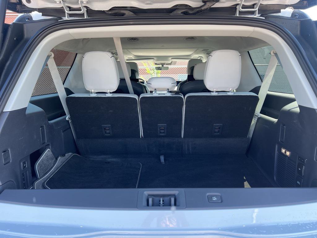 used 2025 Lincoln Navigator car, priced at $120,000