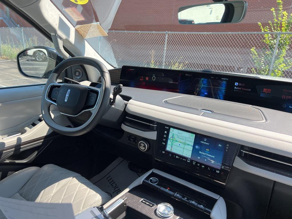 used 2025 Lincoln Navigator car, priced at $120,000