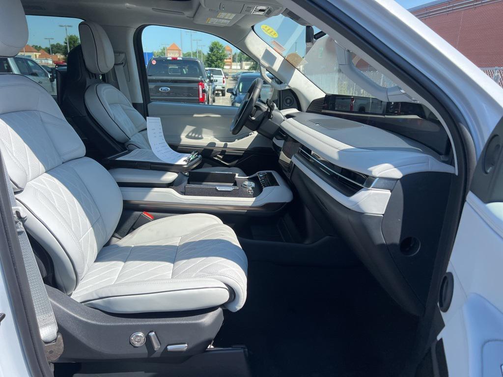 used 2025 Lincoln Navigator car, priced at $120,000