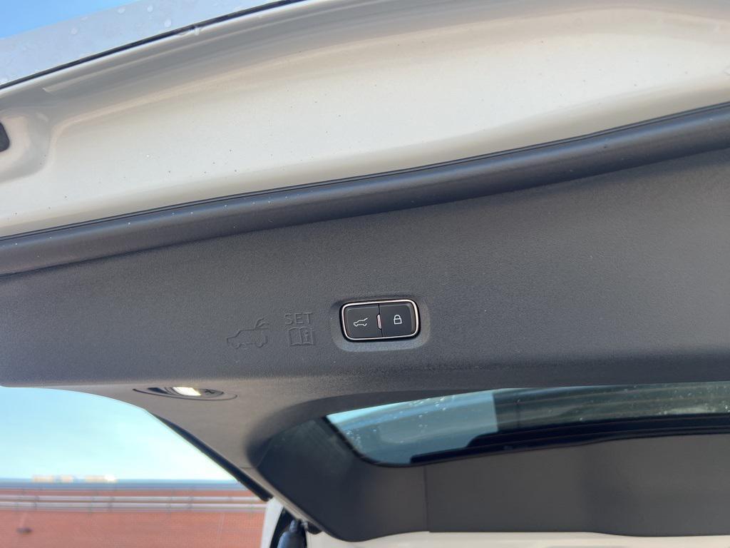 used 2025 Lincoln Navigator car, priced at $120,000
