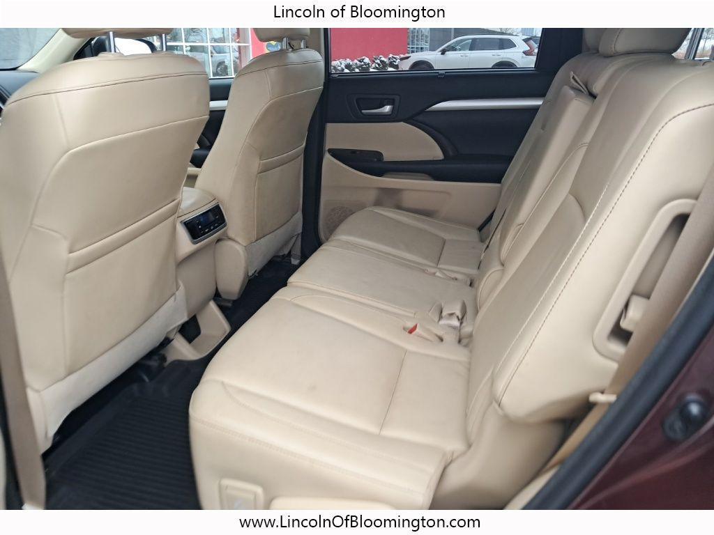 used 2015 Toyota Highlander car, priced at $19,899