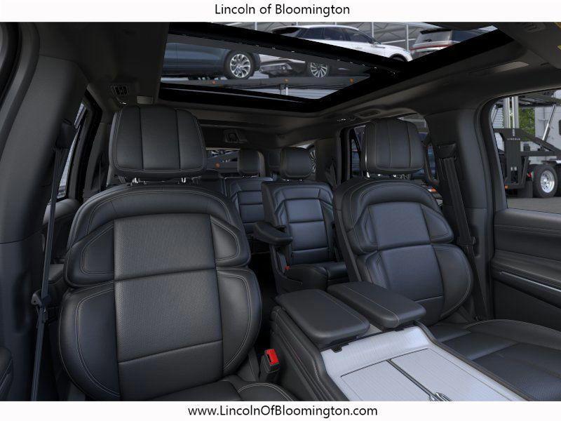 new 2025 Lincoln Navigator car, priced at $101,802