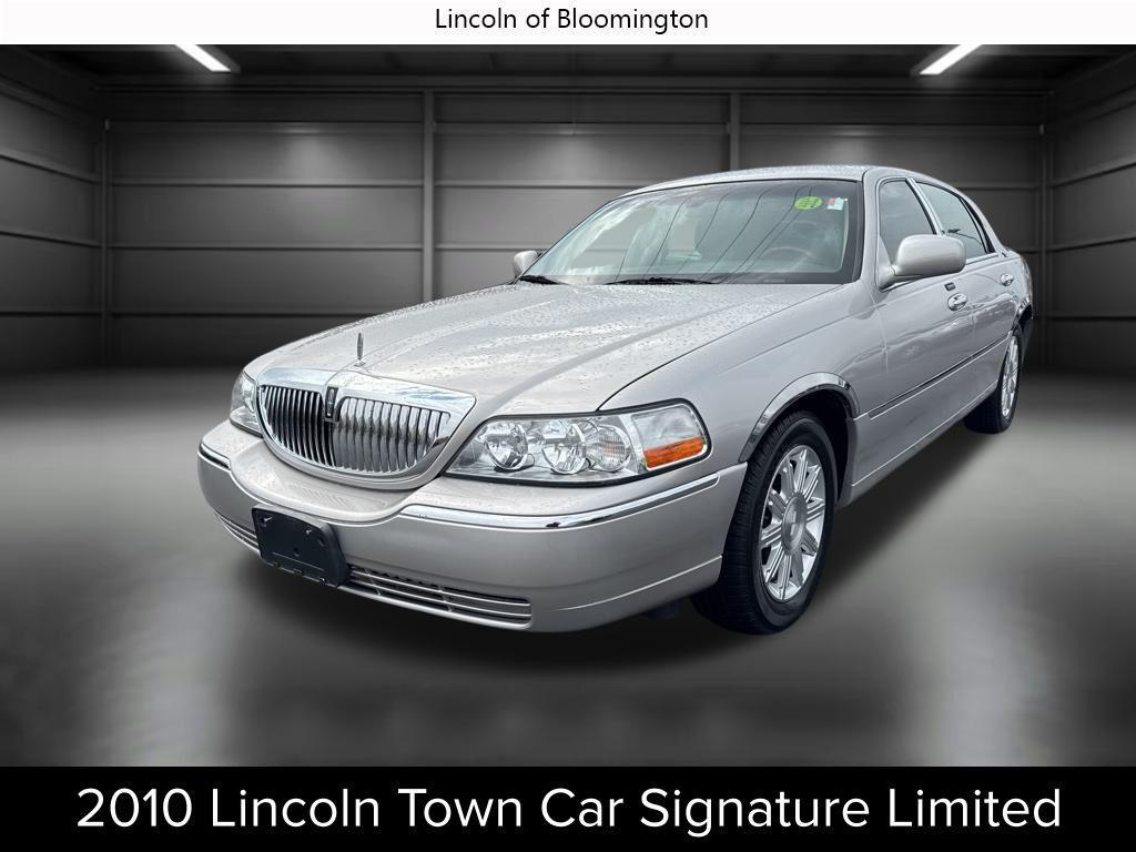 used 2010 Lincoln Town Car car, priced at $13,991