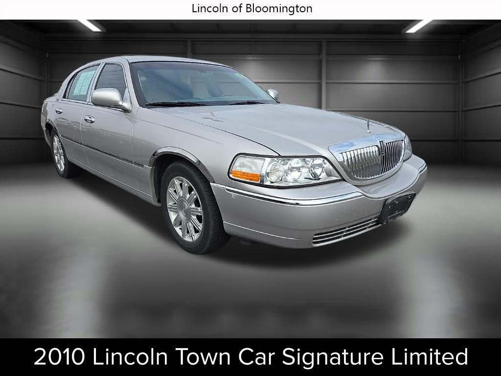 used 2010 Lincoln Town Car car, priced at $14,400