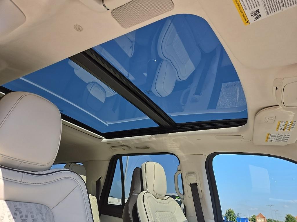 used 2022 Lincoln Navigator car, priced at $64,555
