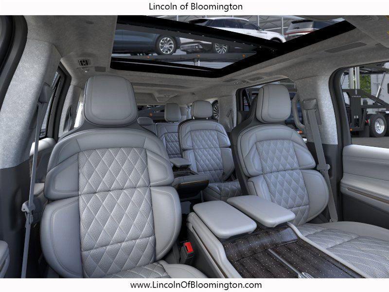 new 2025 Lincoln Navigator car, priced at $123,085