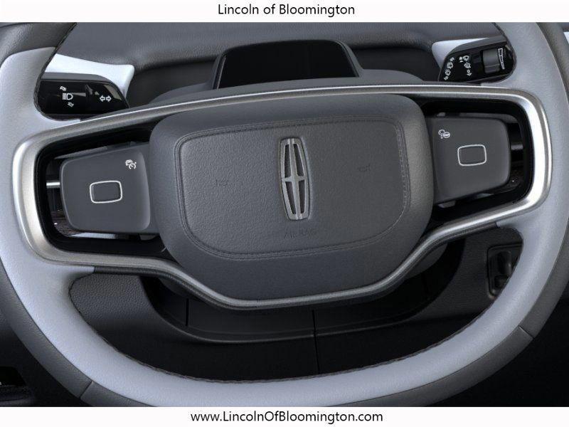 new 2025 Lincoln Navigator car, priced at $123,085