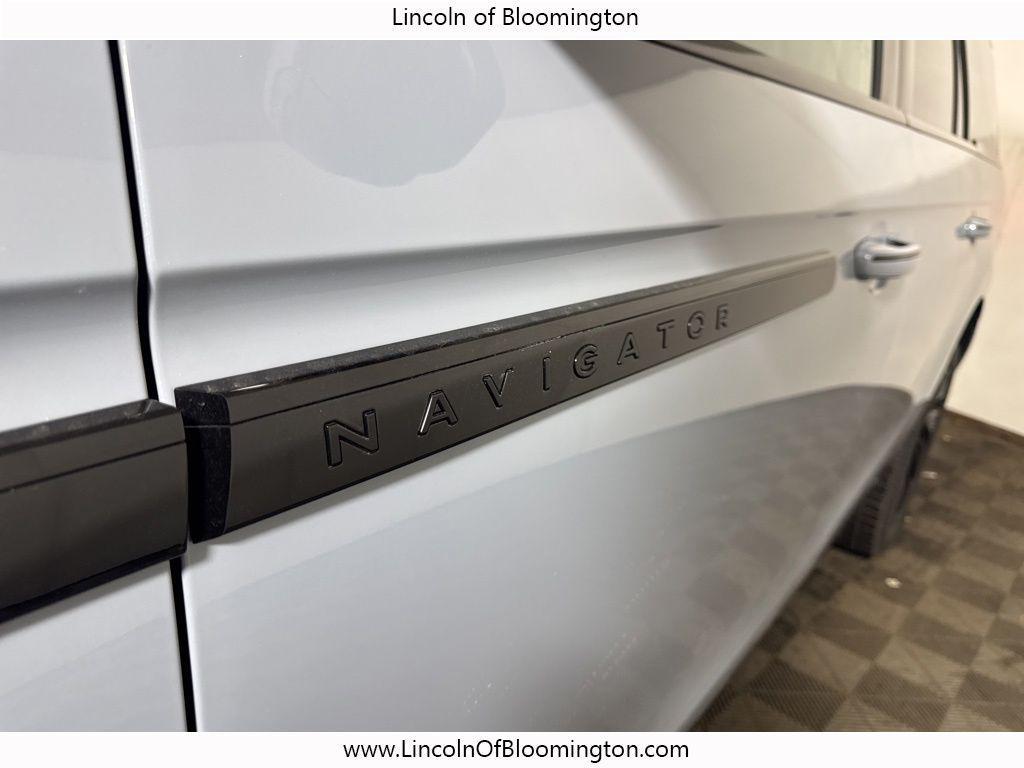 new 2025 Lincoln Navigator car, priced at $109,152