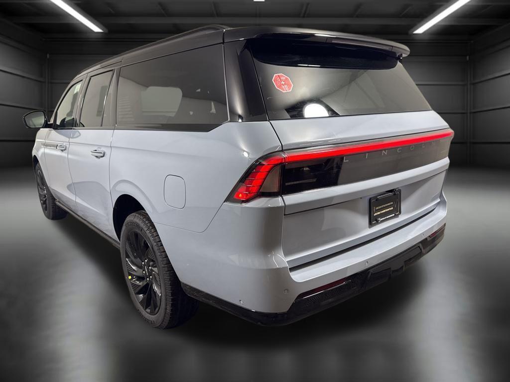 new 2025 Lincoln Navigator car, priced at $109,152