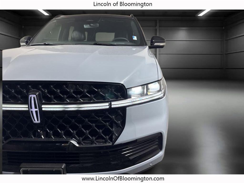 new 2025 Lincoln Navigator car, priced at $109,152