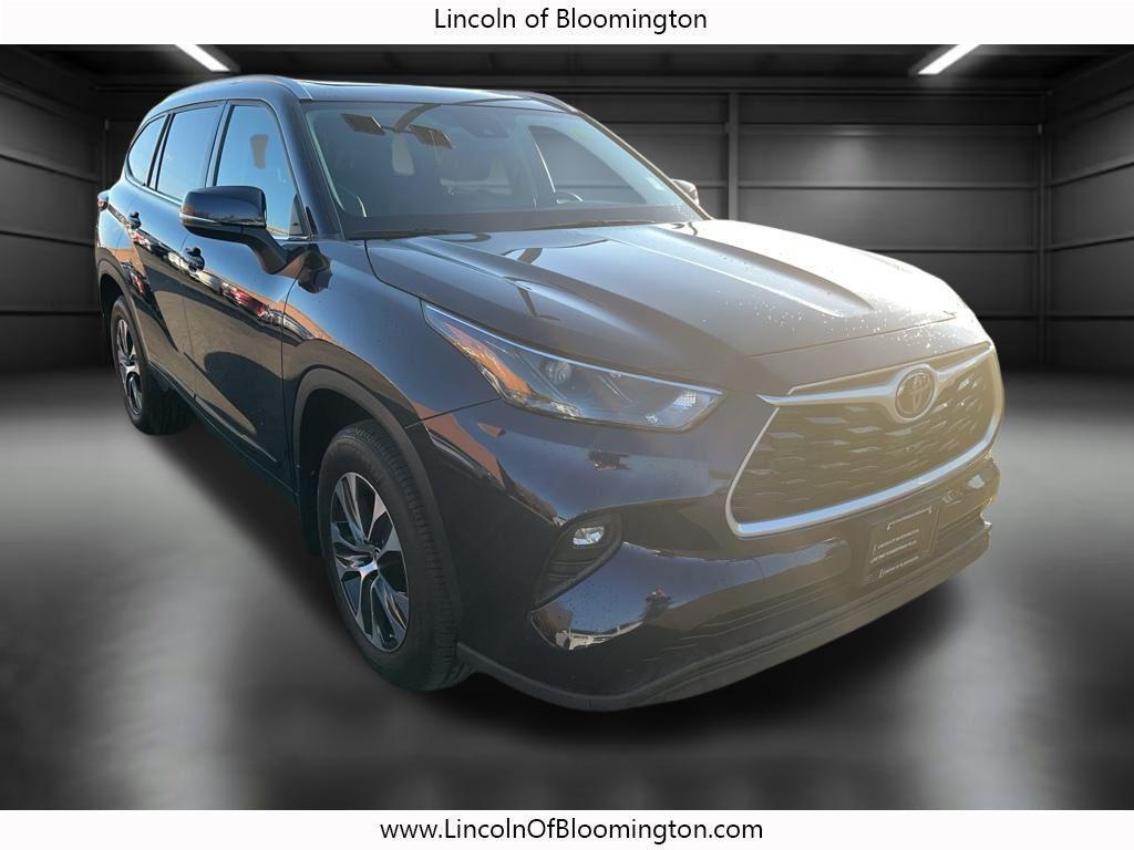 used 2022 Toyota Highlander car, priced at $37,698
