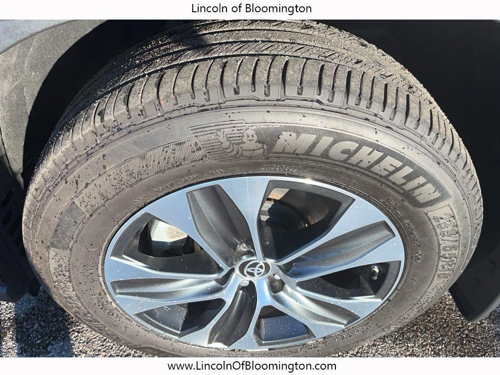 used 2022 Toyota Highlander car, priced at $37,698